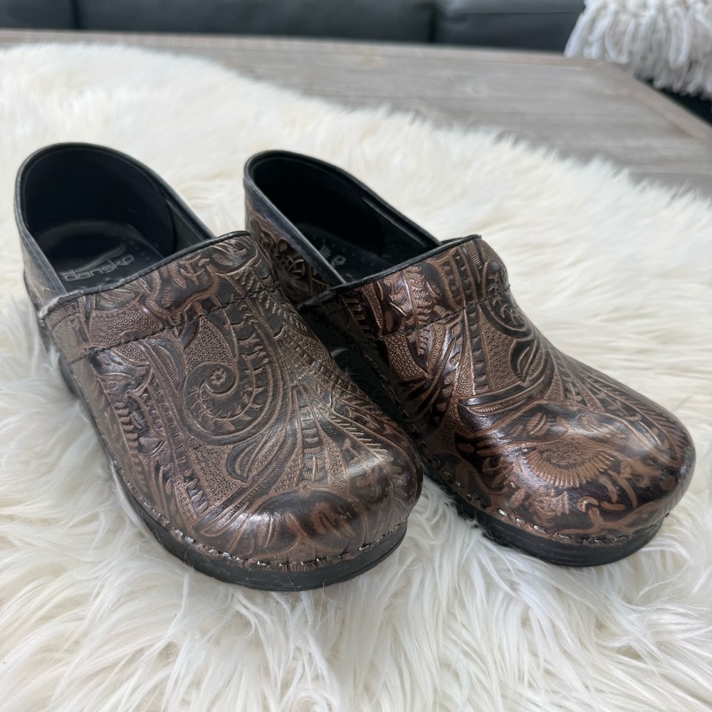 Dansko Professional Brown Tooled Leather Clog Size 37